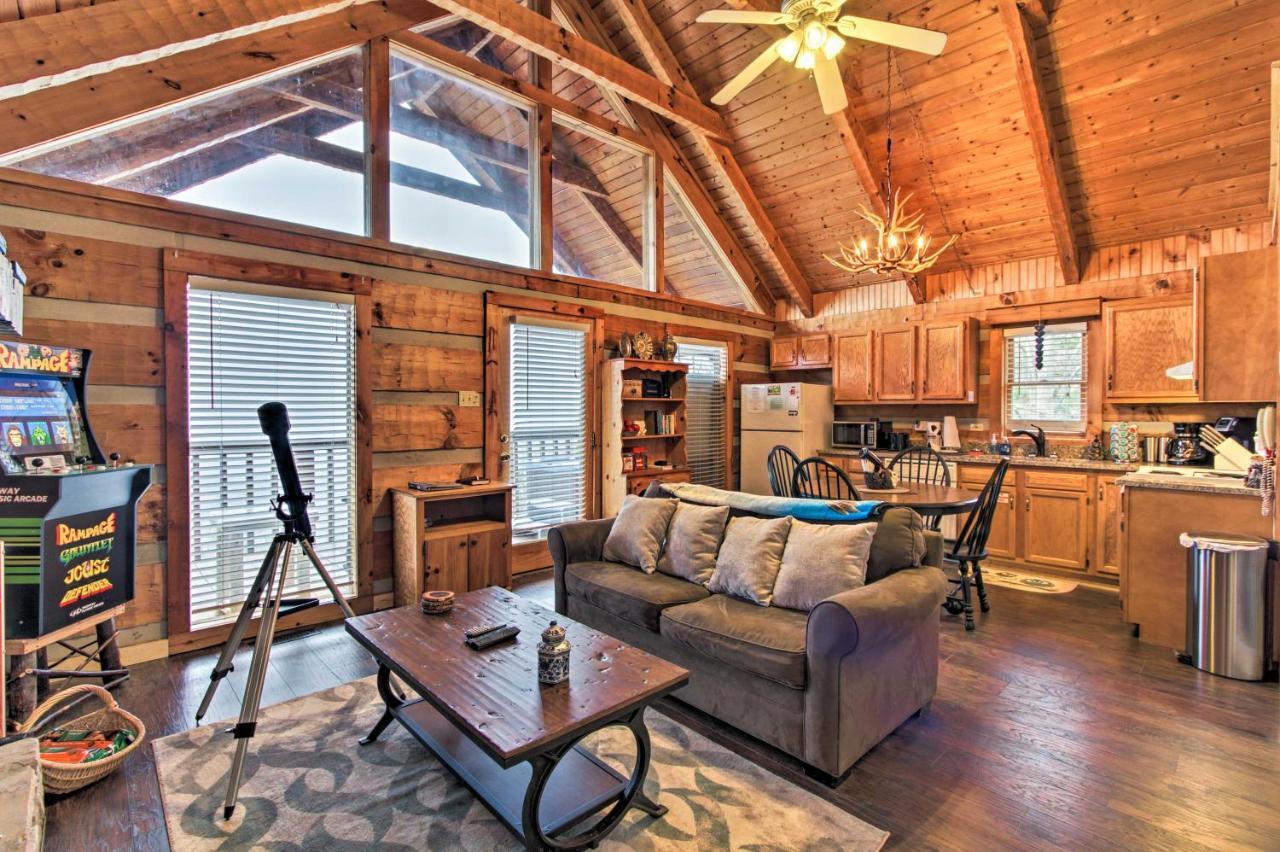 Sevierville Cabin With Private Hot Tub And Fireplace! المظهر الخارجي الصورة