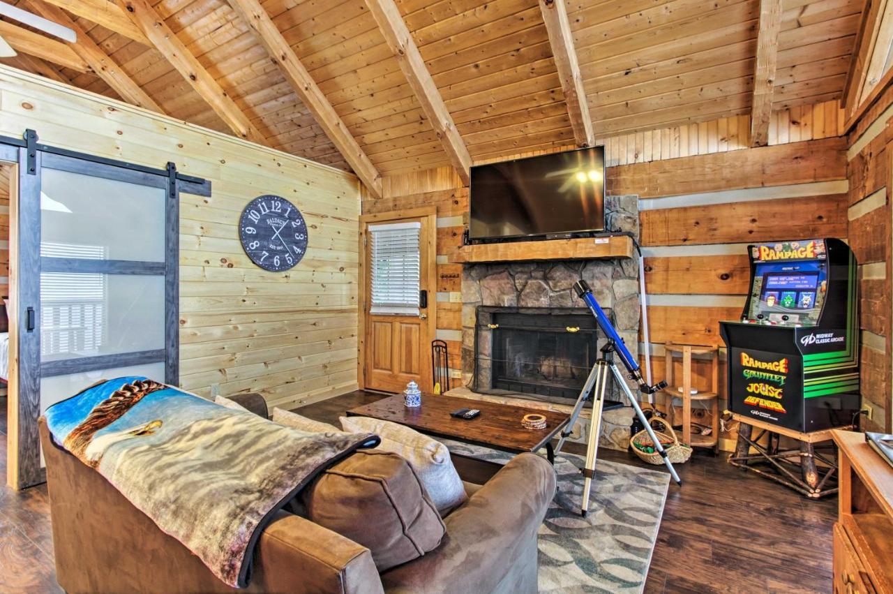 Sevierville Cabin With Private Hot Tub And Fireplace! المظهر الخارجي الصورة