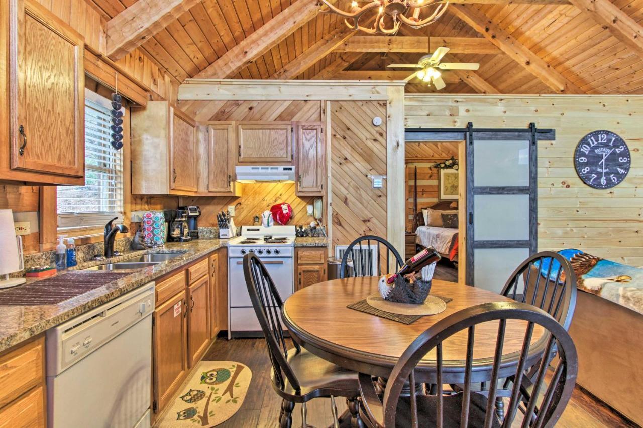 Sevierville Cabin With Private Hot Tub And Fireplace! المظهر الخارجي الصورة