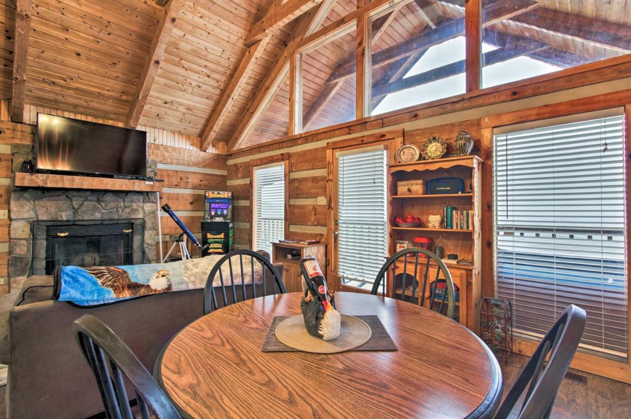 Sevierville Cabin With Private Hot Tub And Fireplace! المظهر الخارجي الصورة