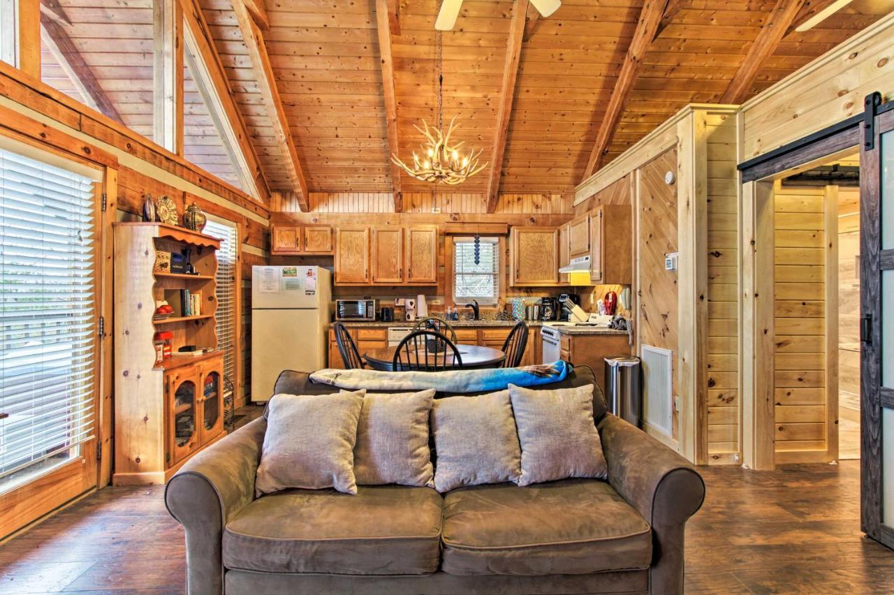 Sevierville Cabin With Private Hot Tub And Fireplace! المظهر الخارجي الصورة