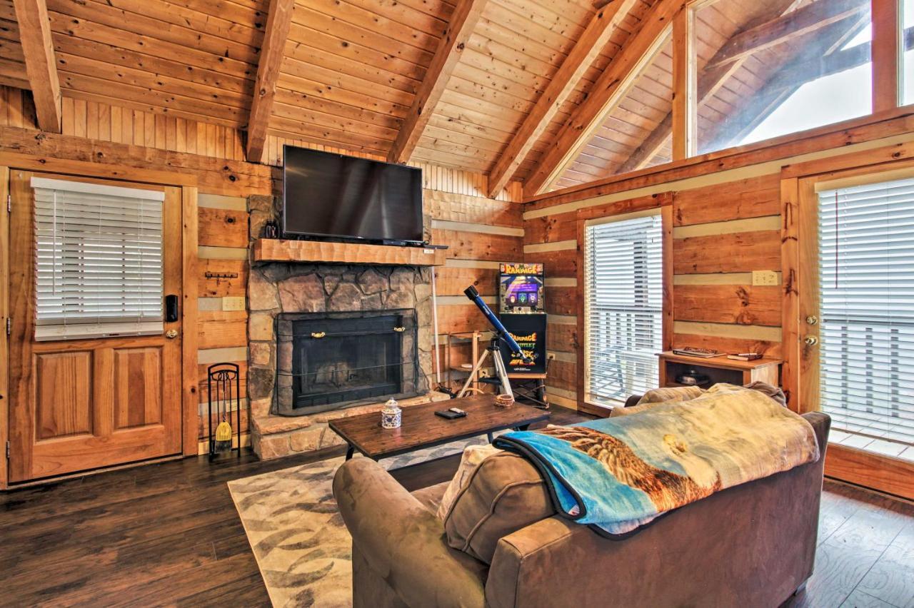 Sevierville Cabin With Private Hot Tub And Fireplace! المظهر الخارجي الصورة